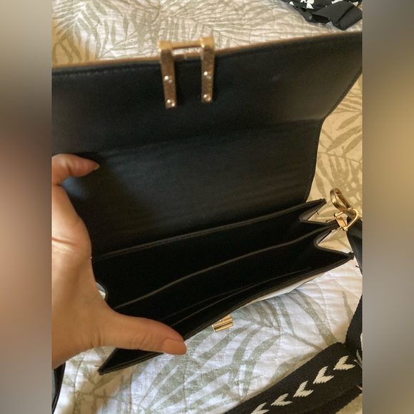 2 brand new small purses. - Picture 5 of 6